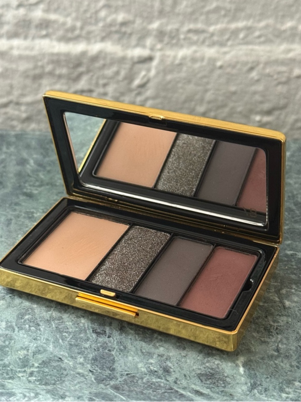 Victoria Beckham Beauty Eyeshadow Palette (Eye Wardrobe) in Victoria
